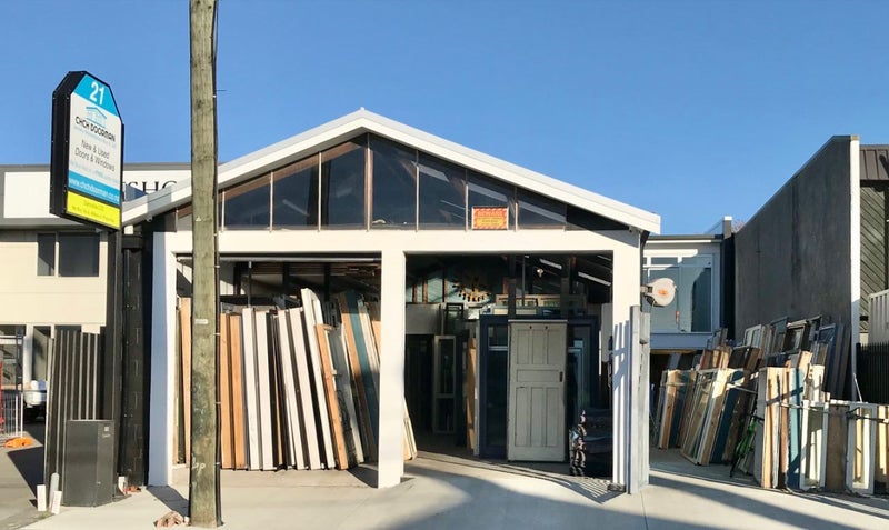 tm1710 Kauri Glass Door 1910 x 810 (2 available) Carousel 5