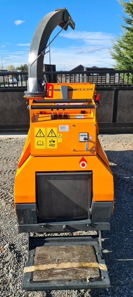 Jensen A550 Tracked Wood Chipper for Hire Carousel 3