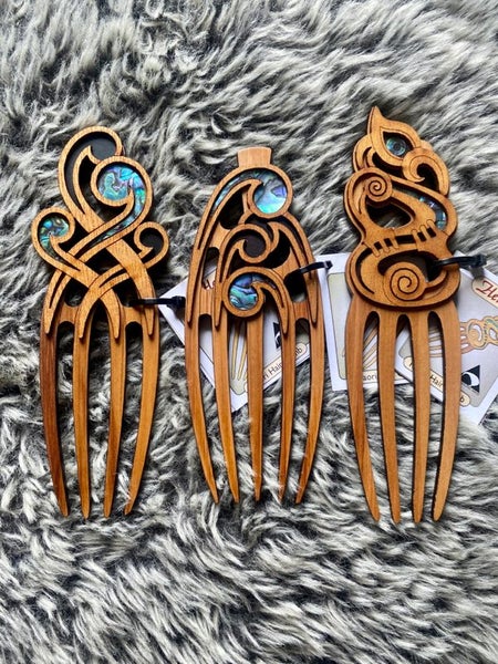 KORU RIMU WOOD PAUA HERU BEAUTY Carousel 5
