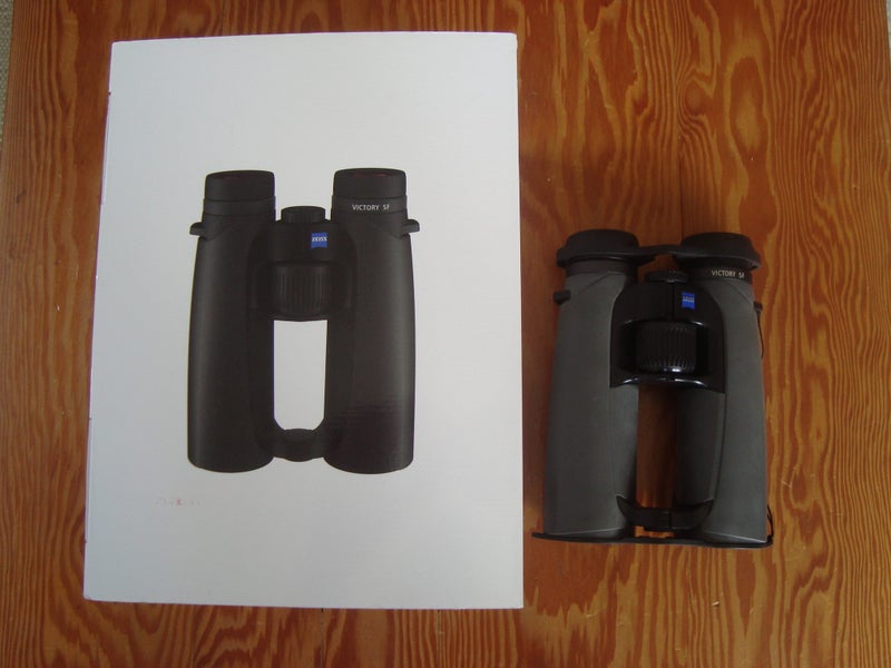 Zeiss Victory SF 10 x 42 binoculars – as-new Carousel 1