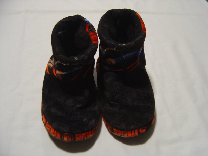 Boys Batman Vs Superman slippers size 1-2 Carousel 1