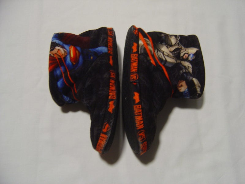 Boys Batman Vs Superman slippers size 1-2 Carousel 2