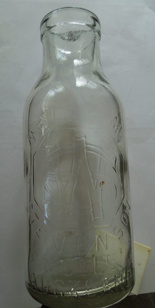 COLLECTABLE WHITTOME STEVENSON & CO LTD AUCKLAND CLEAR GLASS BOTTLE Carousel 1