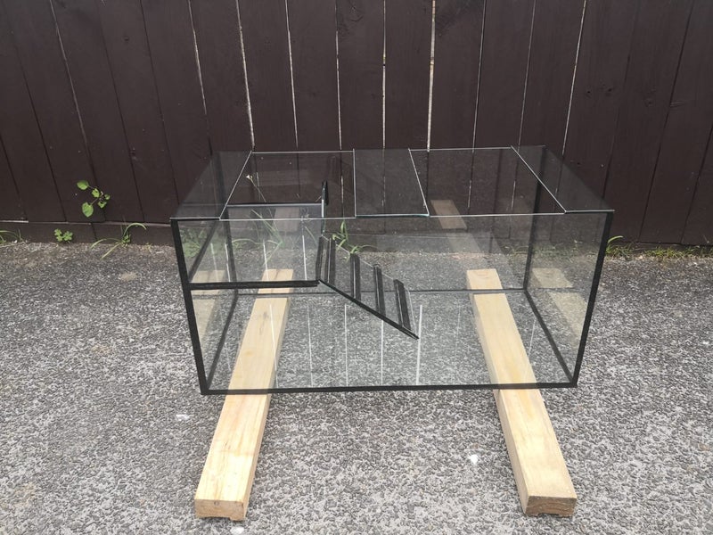 Turtle tank 6mm 1200x450x450 black silicone Carousel 1