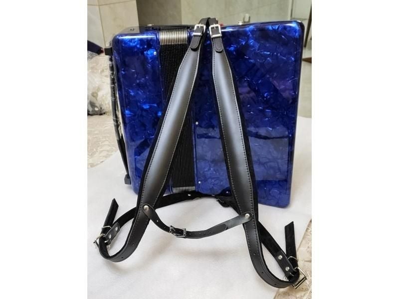 Accordion Strap Carousel 2