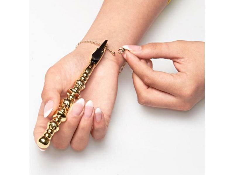 Jewelry Bracelet Fixing Assist Tool For Women Elderly Carousel 1