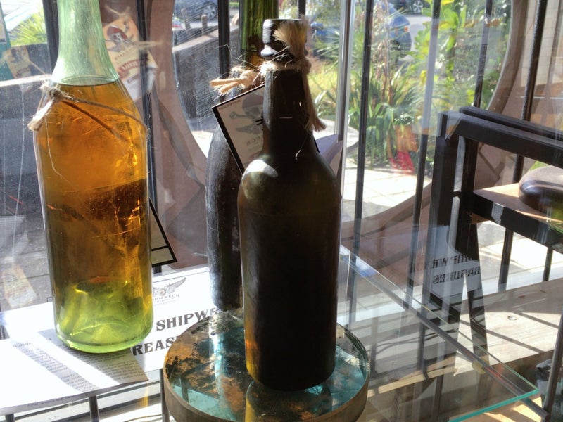 Black Cowy & Co bottle [10637]] Carousel 1