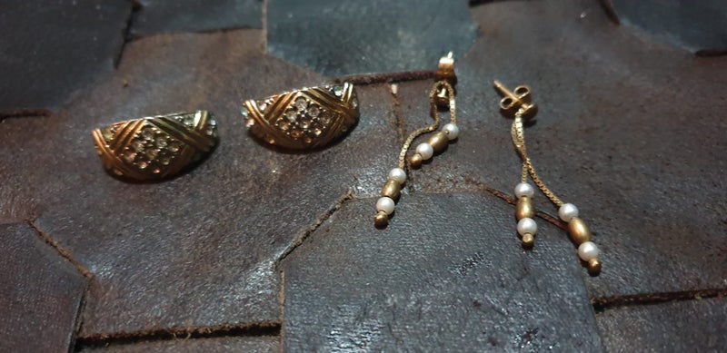 Vintage Goldtone, Pearl and Rhinestone Earrings Carousel 1