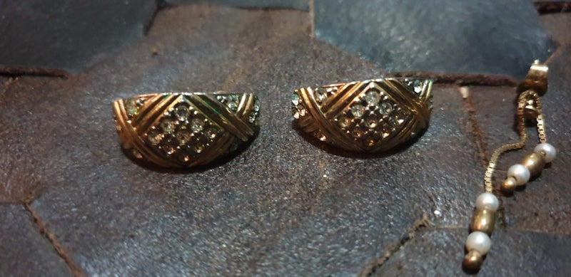 Vintage Goldtone, Pearl and Rhinestone Earrings Carousel 2
