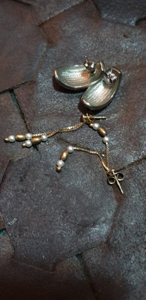 Vintage Goldtone, Pearl and Rhinestone Earrings Carousel 6