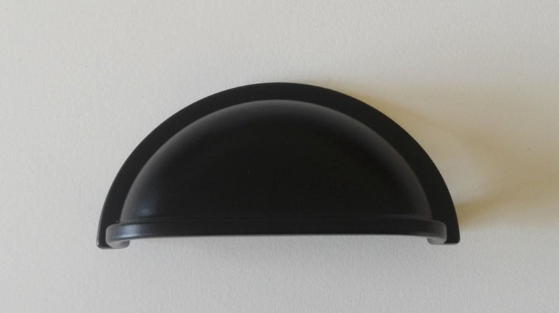 Half Round Shell Cup Pull Handle - Black Carousel 1