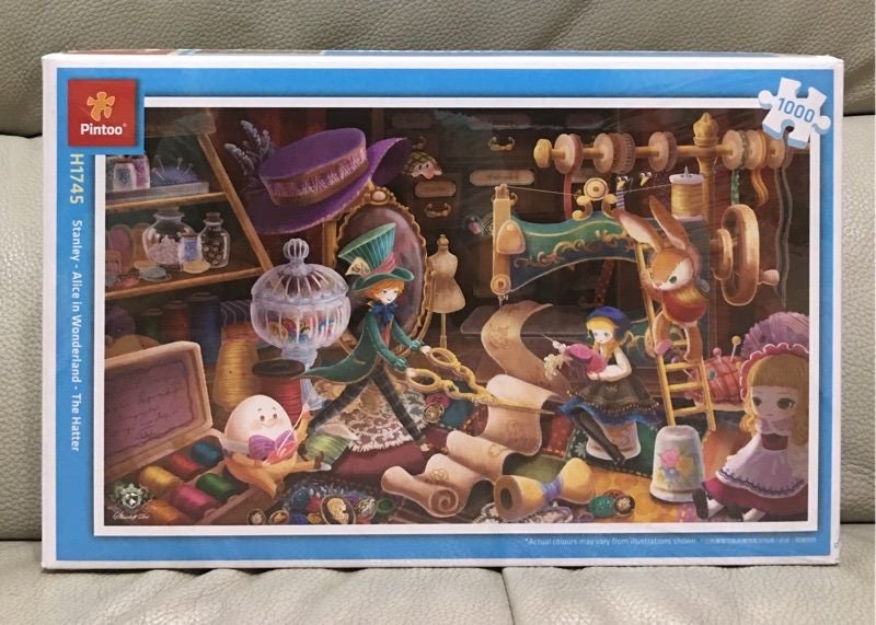 Pintoo Show Piece 1000 Pieces - Stanley - Alice in Wonderland - The Hatter Carousel 1
