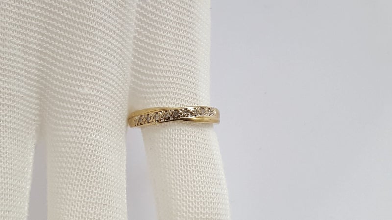 Pretty 9ct Gold Diamond Band Ring Carousel 5