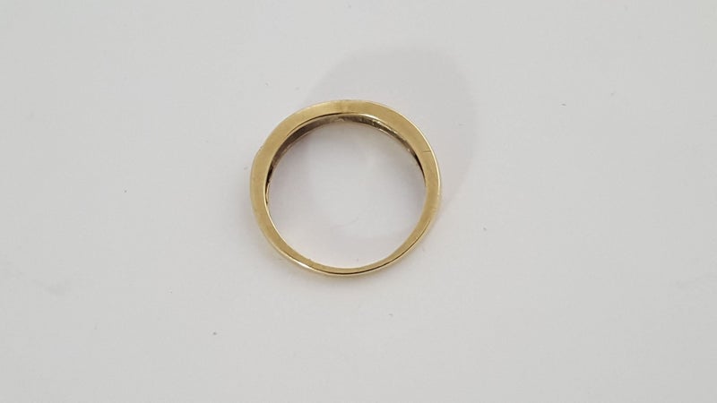 Pretty 9ct Gold Diamond Band Ring Carousel 2
