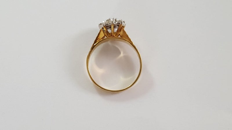 Stunning Vintage 18ct Gold 0.50 CT High Clarity Diamond Flower Ring Carousel 2