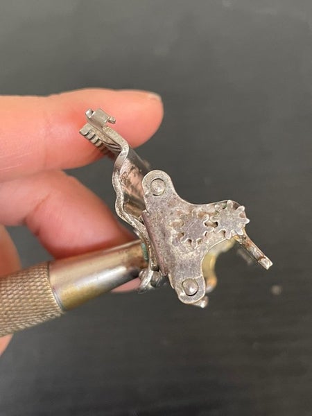 Vintage Valet Razor made in Canada Carousel 12
