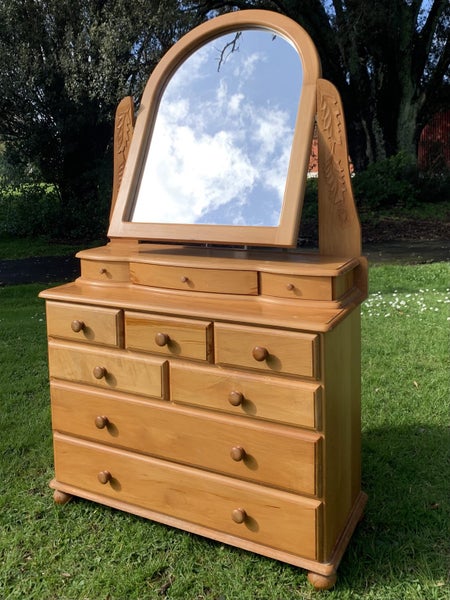 Absolutely stunning Blayco solid rimu dresser- FULLY RESTORED Carousel 2