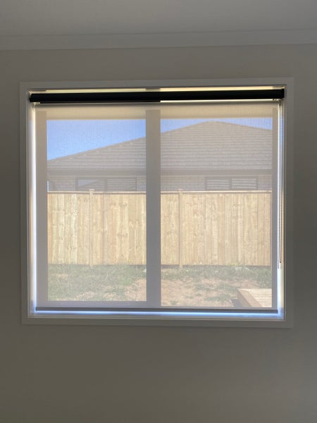 ROLLER BLINDS (PREMIUM SUNSCREEN) Carousel 2