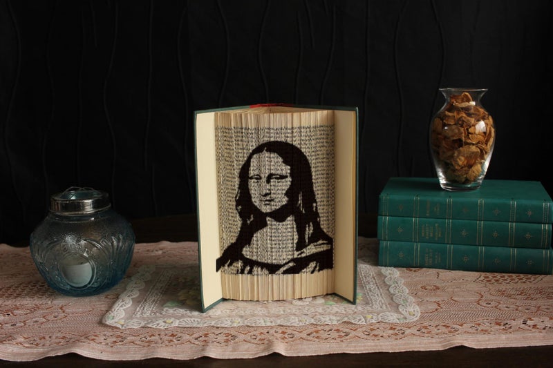 Mona Lisa portrait: Artwork Book Art, unique Home Decor Gift, image Carousel 4