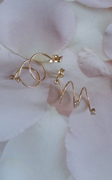 9ct yellow gold Cubic Zirconia stud earrings Carousel 3