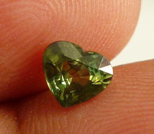 0.93CT UNHEATED HEART CUT 100% NATURAL BLUE GREEN SAPPHIRE Carousel 1
