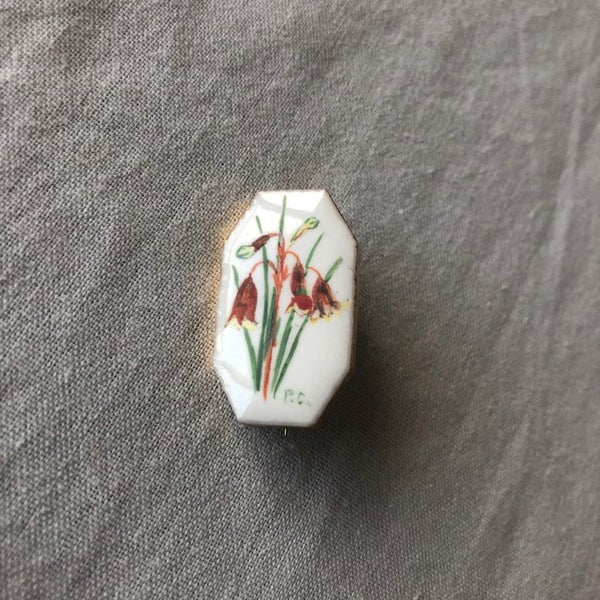 Vintage Hand Painted Porcelain Floral Brooch Carousel 1
