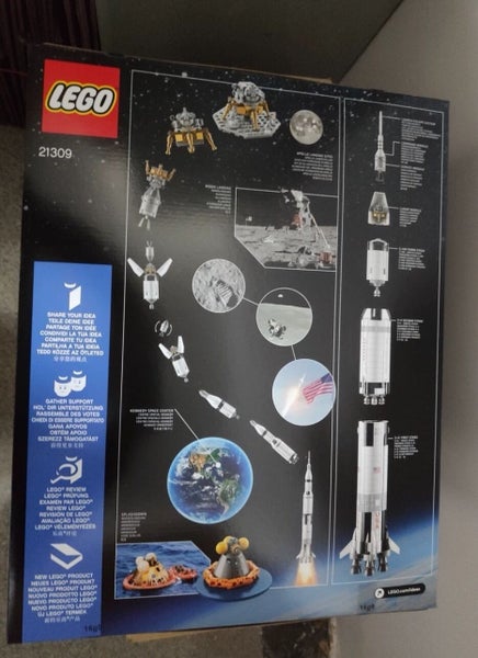 LEGO 21309: NASA Apollo Saturn V (2017) Carousel 2