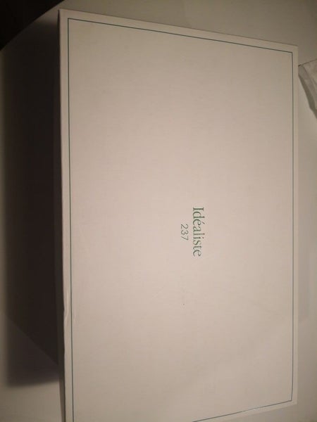 New balance casablanca 237 us9 mens Carousel 8