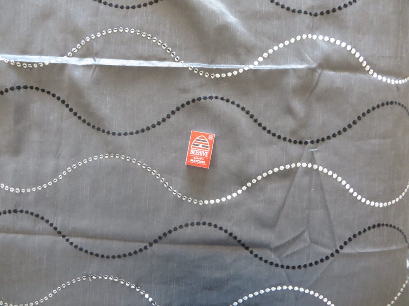 A LENGTH OF GREY CURTAIN MATERIAL 116 CM WIDE X 3 M Carousel 3