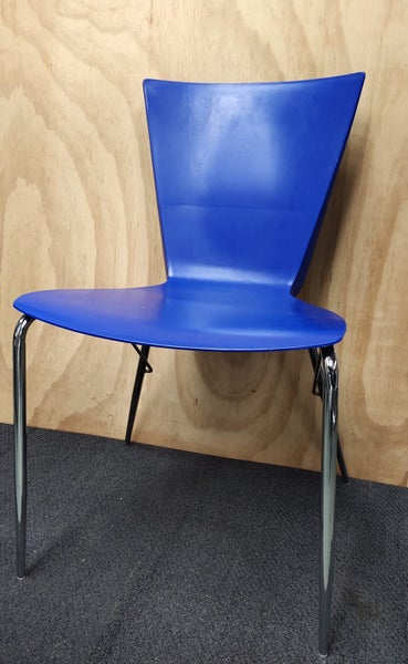 Preloved Meeting table 1100x1100 mm White Carousel 2