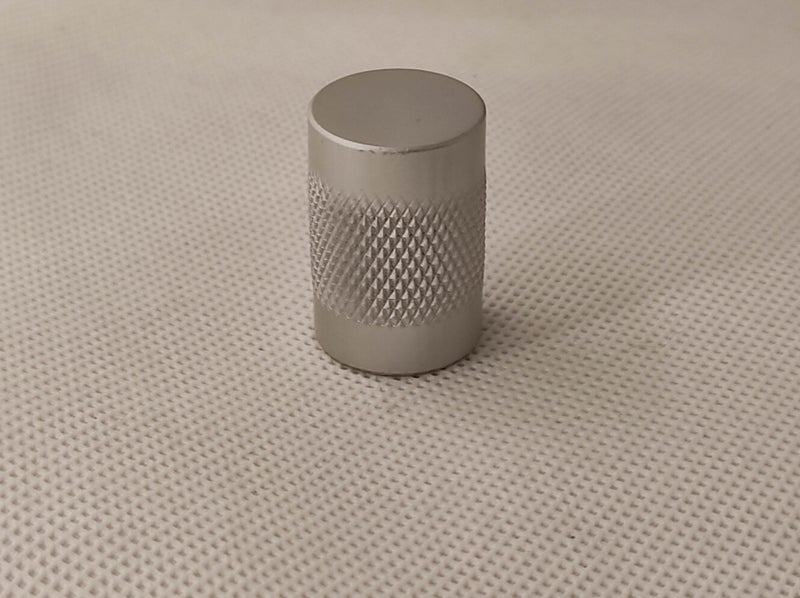 Knob Cylinder Matt Silver Gripped Carousel 1