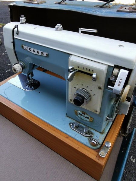 Old Jones Retro ZigZag Sewing Machine Carousel 1