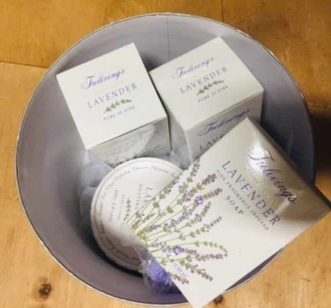 Trelivings Lavender gift set Carousel 1