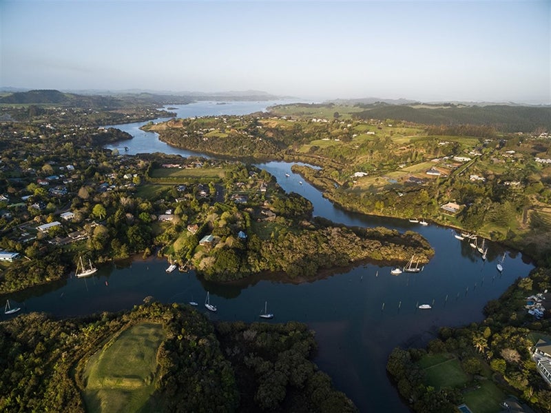Christmas gift voucher present: relaxing Electric Boating on Kerikeri river Carousel 11