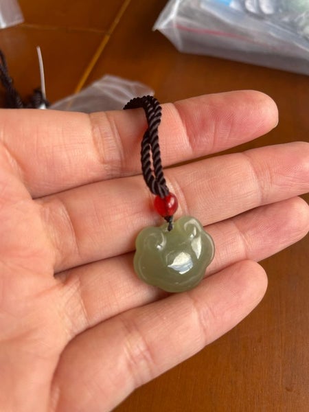 100% untreated natural Nephrite (hetian)jade pendant Carousel 2