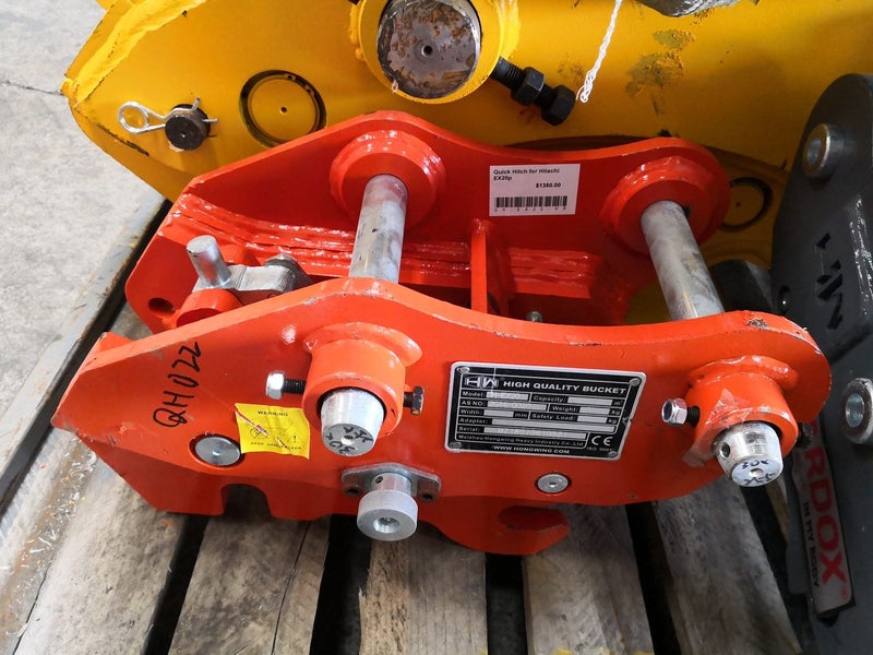 Manual Quick Hitch for Hitachi EX20 Carousel 1