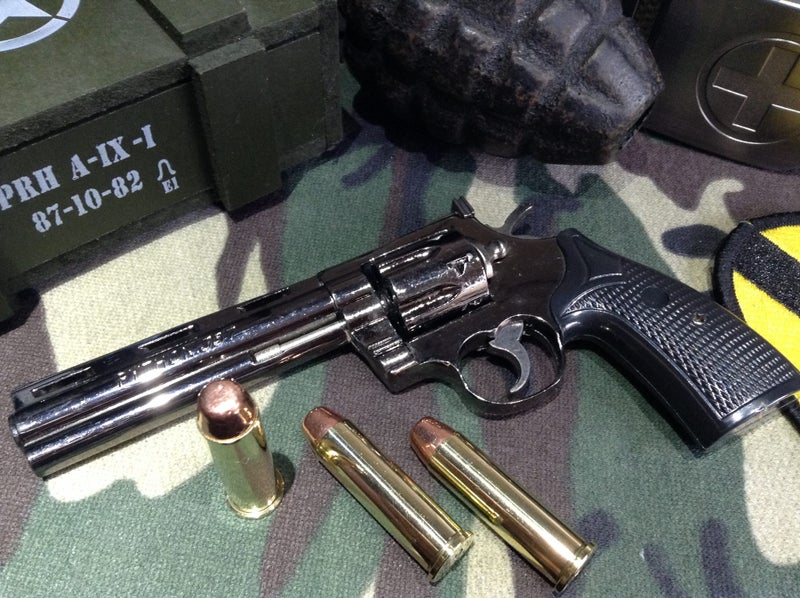 1:2 scale Die cast .357 Magnum Colt Python revolver replica + safe .357 rounds Carousel 1