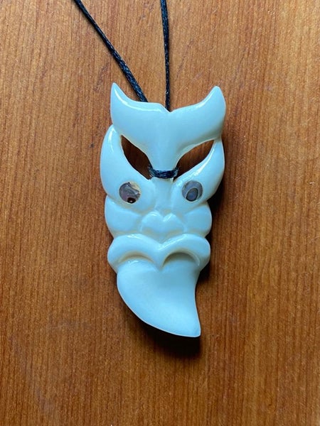 SMALL WHEKU WHALE TAIL BONE PENDANT Carousel 1