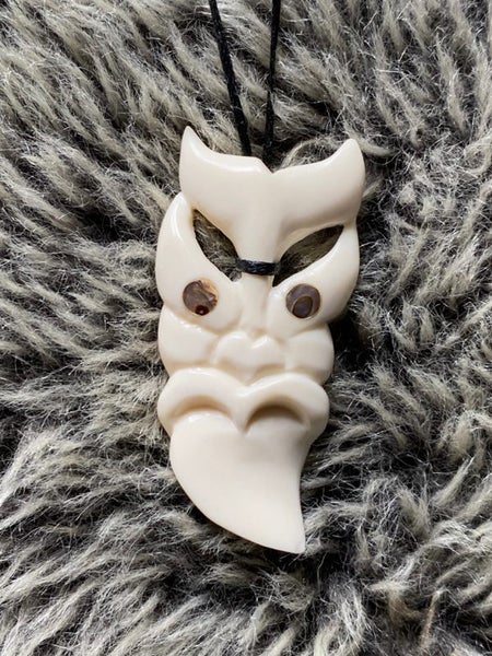 SMALL WHEKU WHALE TAIL BONE PENDANT Carousel 9