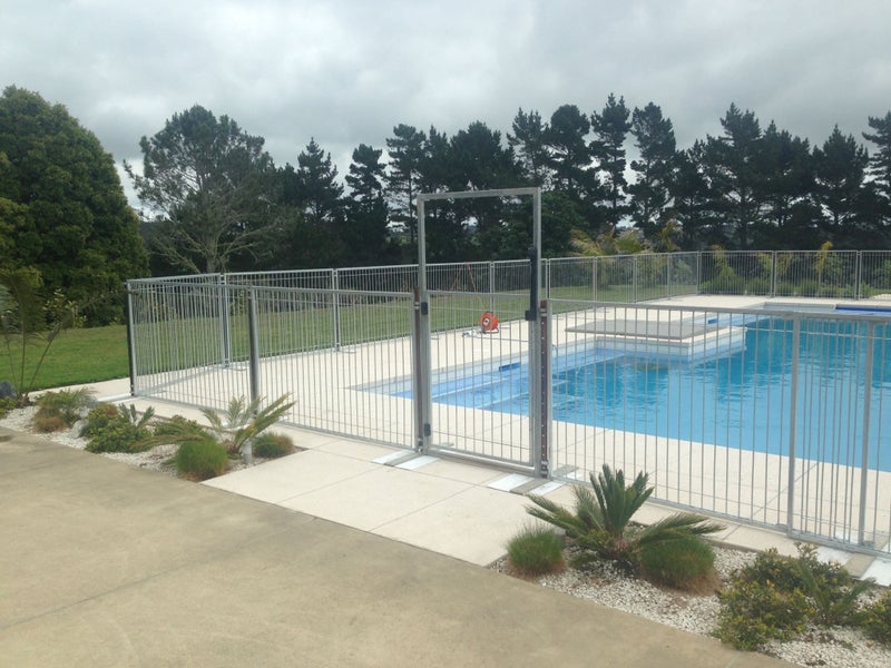 Temporary Pool Fencing Carousel 1