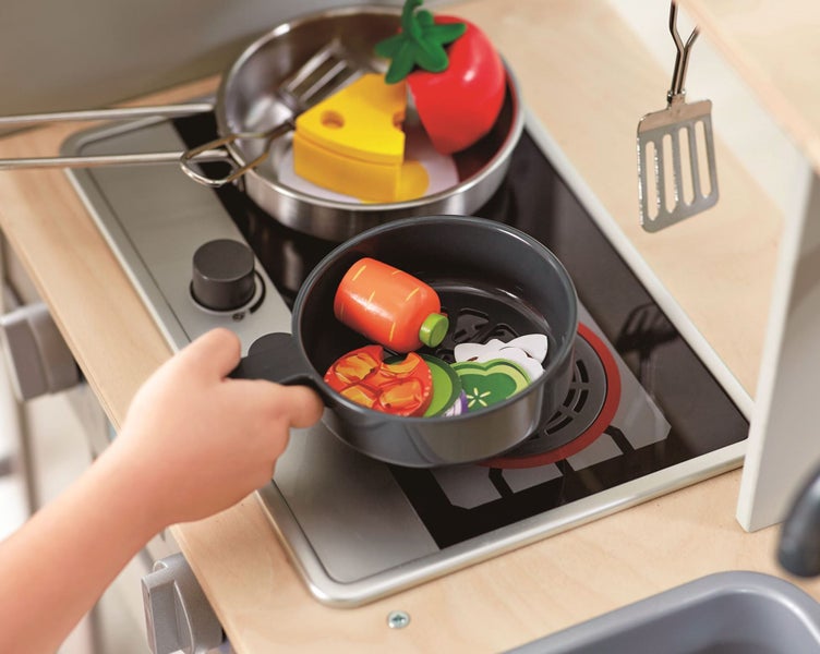 Hape Deluxe Kitchen with Fun Fryer Carousel 2