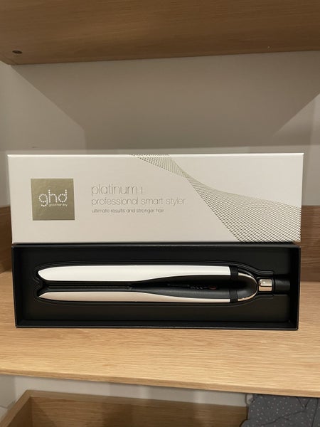 GHD Platinum + hair straightener Carousel 1