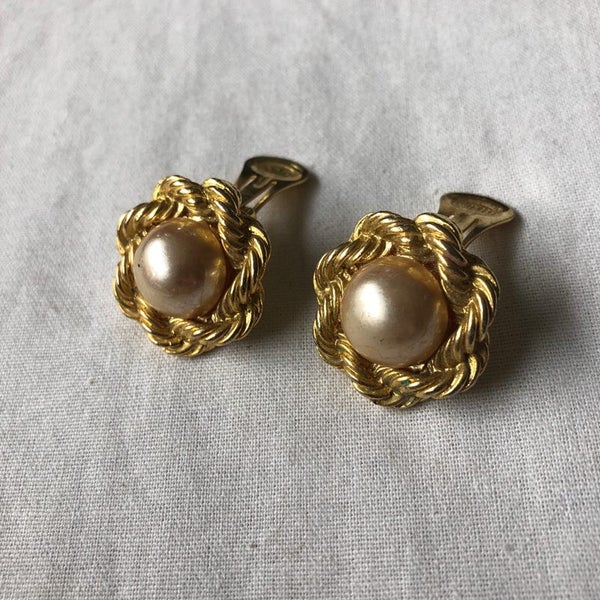 Vintage Clip On Earrings Carousel 15