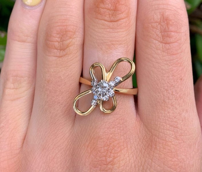 18ct Yellow Gold Diamond Bow Ring ~ $3,20062864735382915111