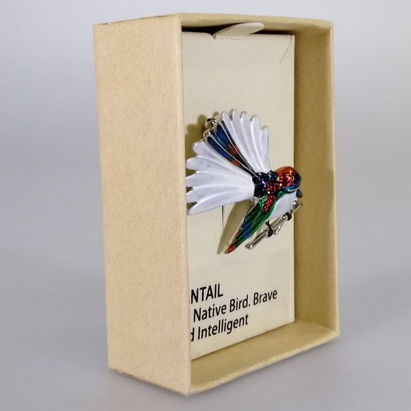 Kiwicraft - Fantail Brooch Carousel 2