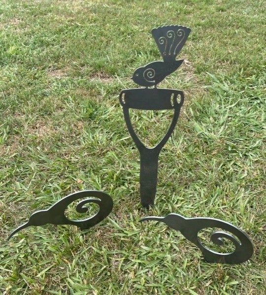 FANTAIL "SPADE HANDLE" STAKES Carousel 1