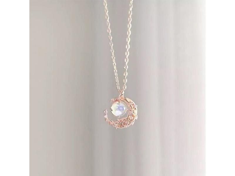 New Shiny Butterfly Necklace Ladies Exquisite Double Layer Clavicle Chain Carousel 1