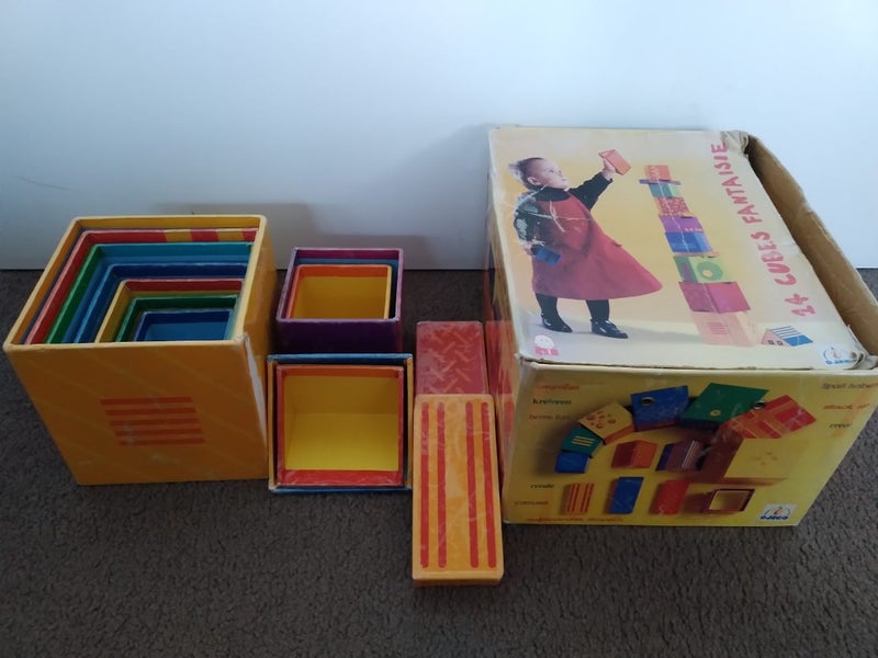 13 Stackable building blocks Carousel 1