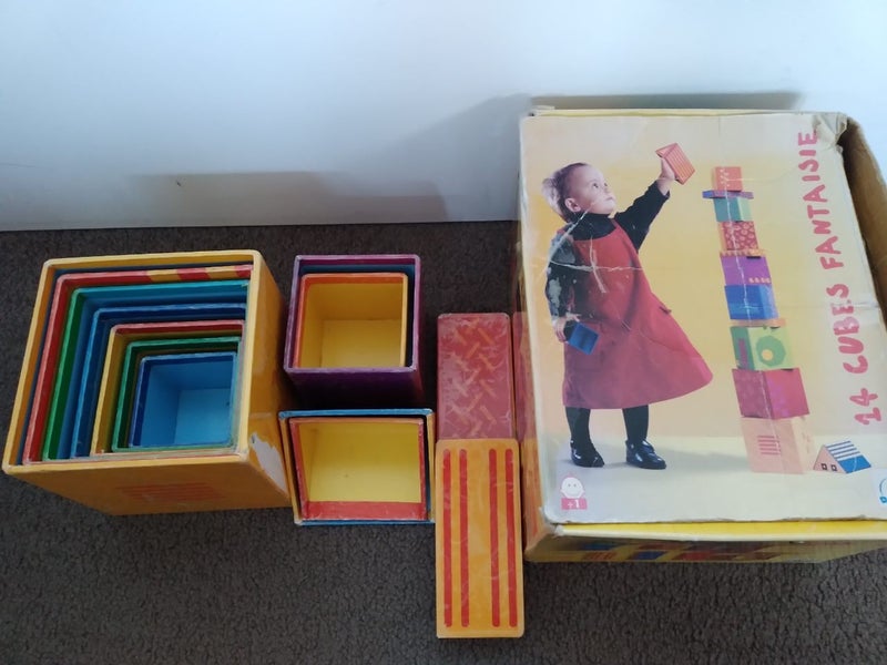 13 Stackable building blocks Carousel 6