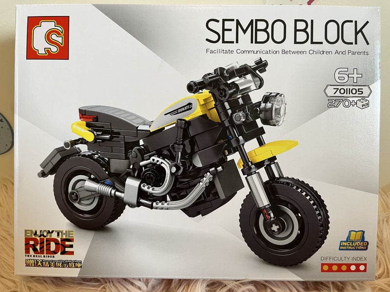 Sembo Block "Enjoy The Ride" Black/Yellow Motorbike Bonus Display Base Carousel 1